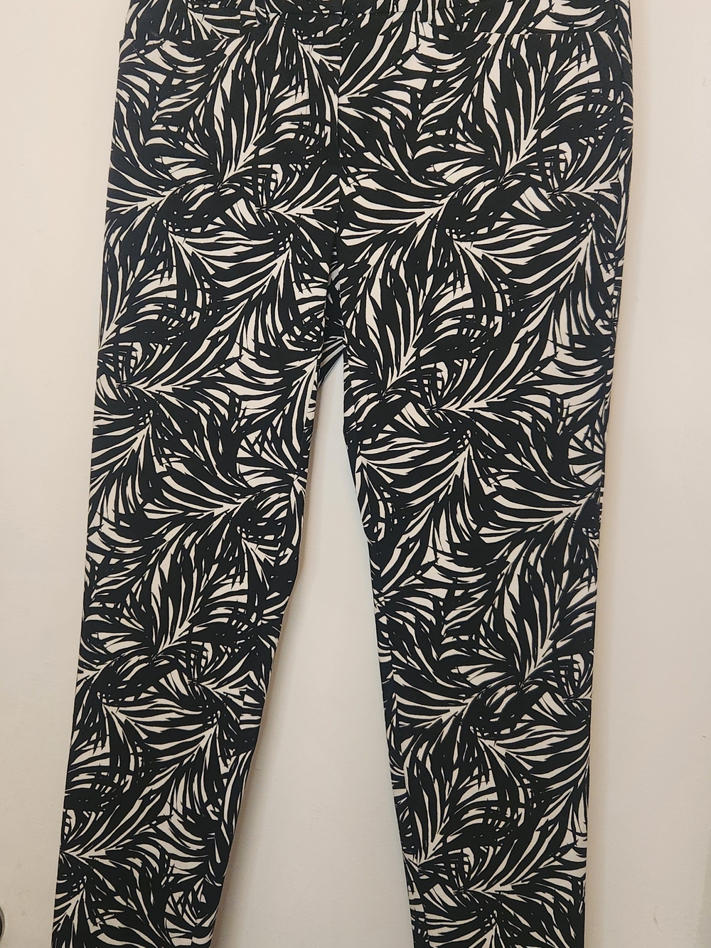 The Limited Urban Jungle Black and White Swirl Print Women's Ankle Pants Size 2